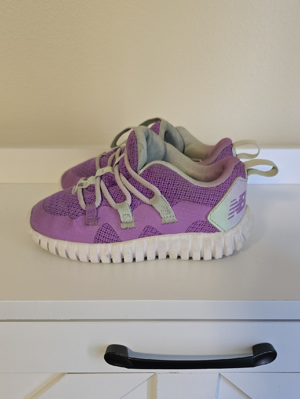 New Balance Playgruv V1 Kids Purple Mesh Sneakers with Light Gray Accents